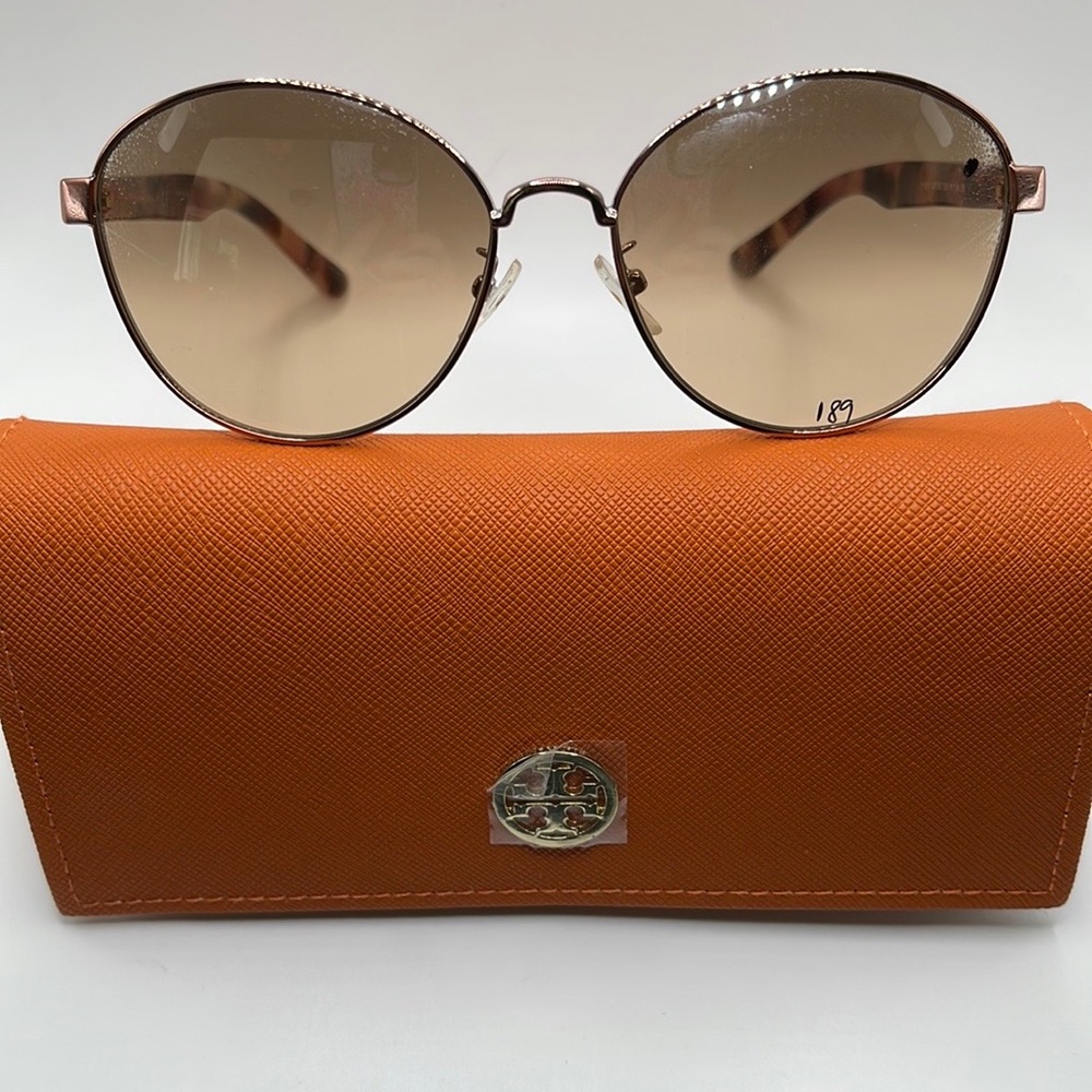 NWOT. Tory Burch women’s sunglasses. Rose gold and pink tortoiseshell frames.